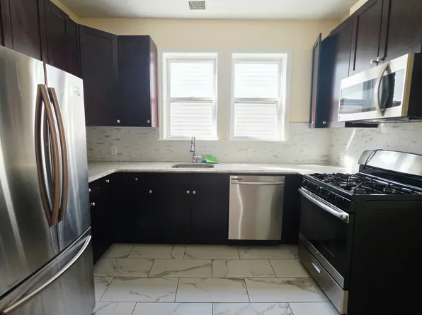 198 Danforth Avenue image 1 of 15
