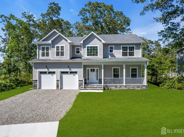 37 Pennsylvania Ave, Waretown, NJ 08758