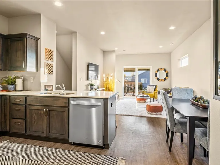 Summerland Twinhomes | Waterloo | Near Lost Island Waterpark — Photo 25