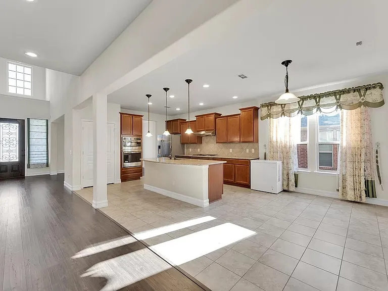 1044 Palmetto Dr — Photo 7
