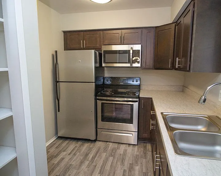 Whispering Winds Apartments — Photo 23