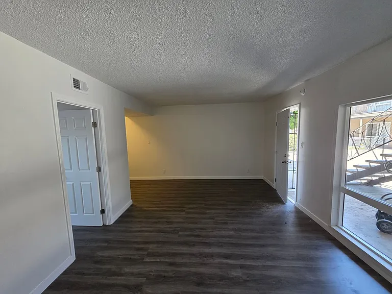 411 N Bush St — Photo 5