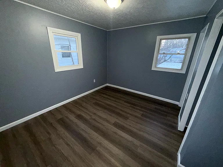 2103 Willowrow Ave NE — Photo 6