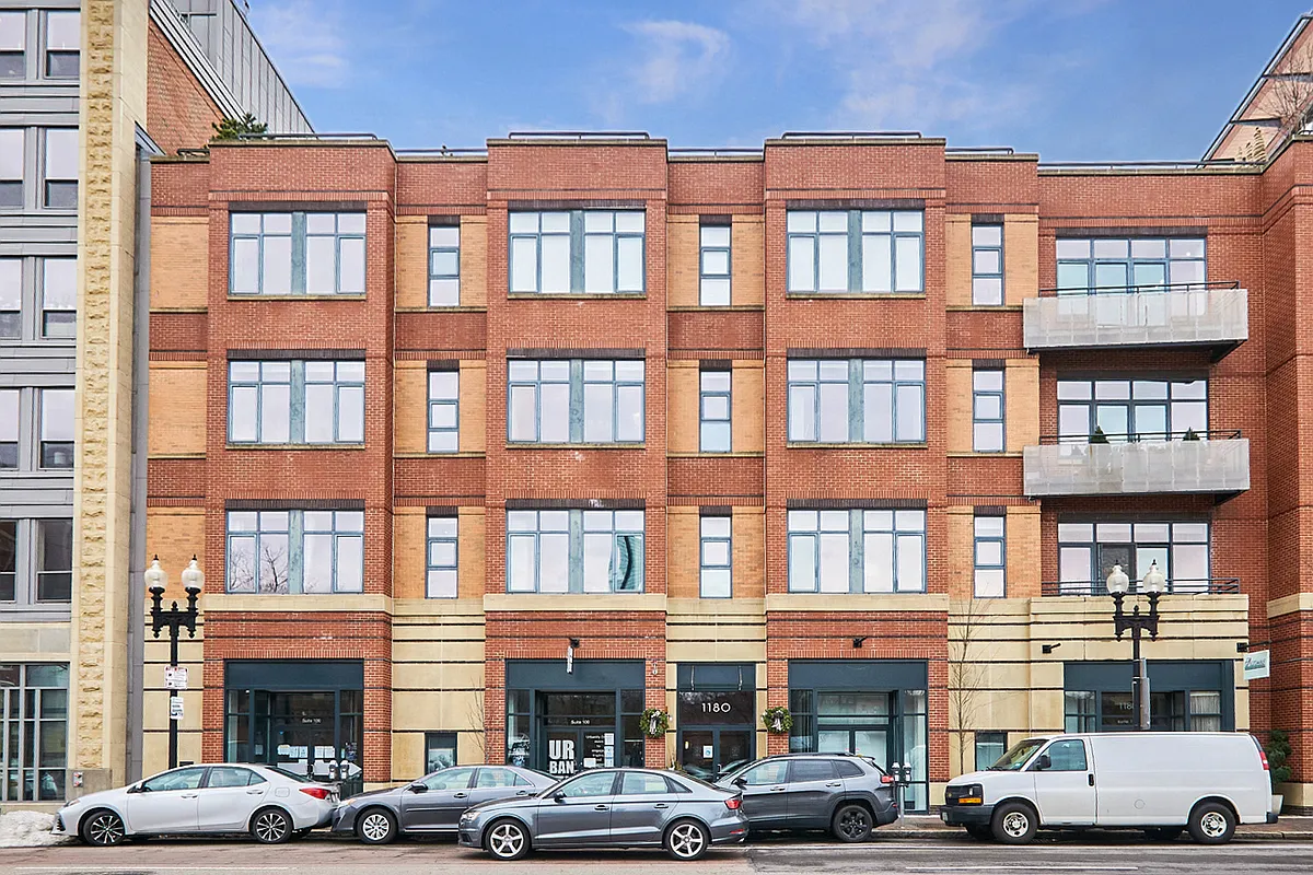 Building Photo - 1180-1200 Washington St #203