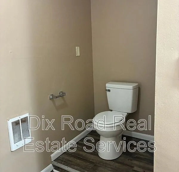 2609 Fairport Ave — Photo 8