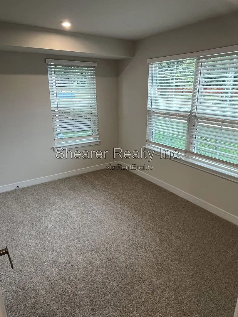 4 bed, 3.5 bath, 1870 sqft, $2,500 — Photo 3