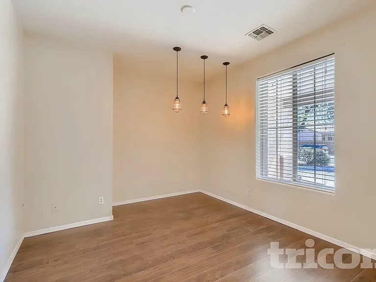 6608 S 45th Ln — Photo 6