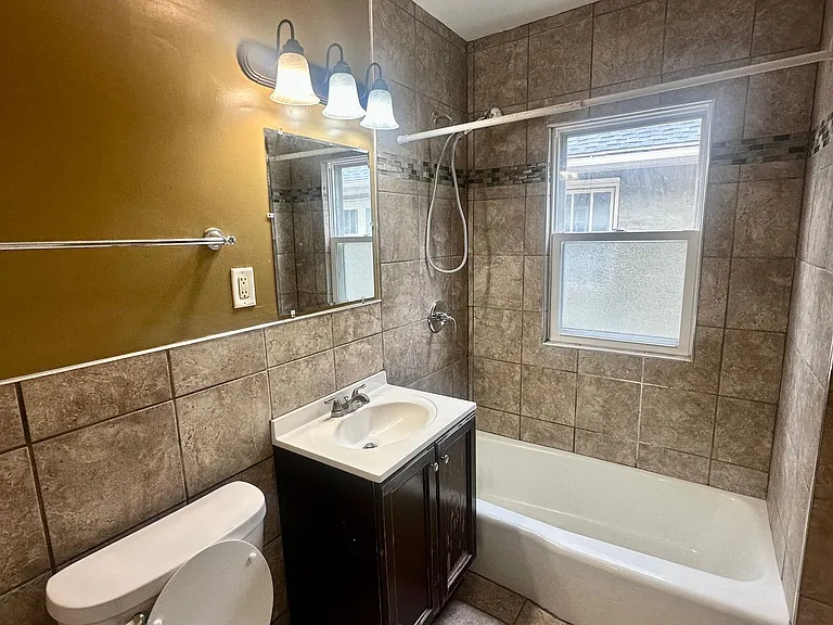 1303 Edgerton St — Photo 14
