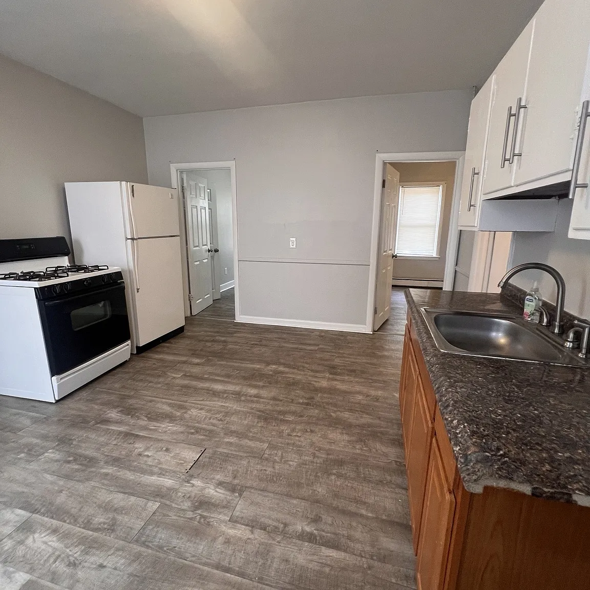 2 bed, 900 sqft, $1,500 — Photo 2