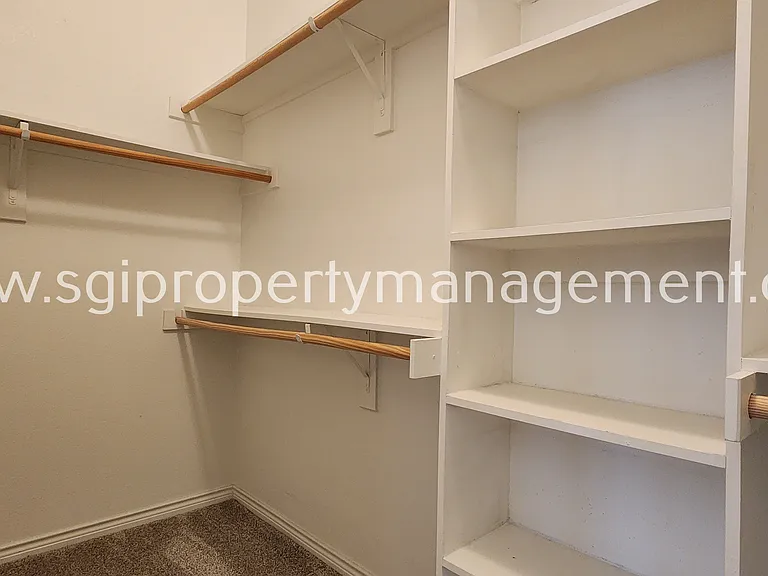 1369 Crescent Cove Dr — Photo 24