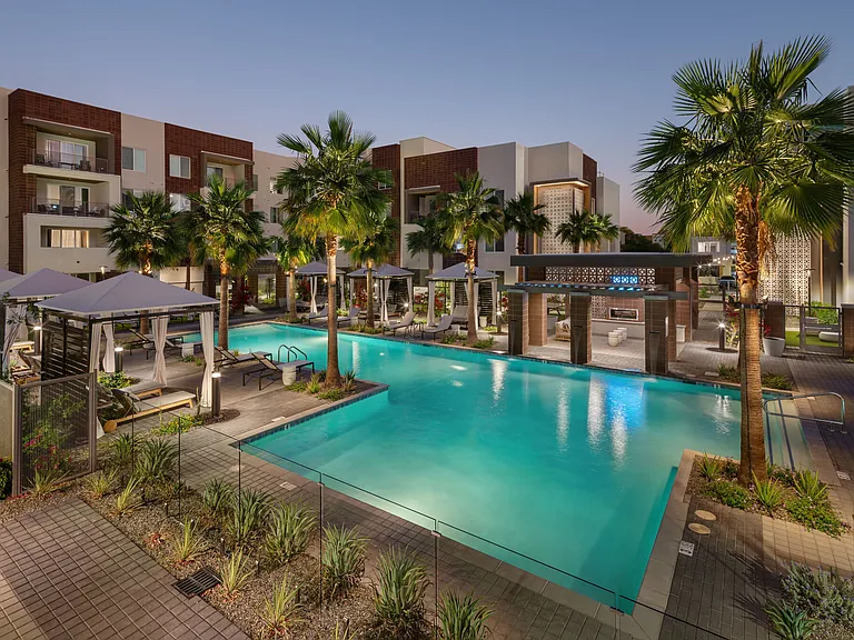 Town Chandler — Photo 21