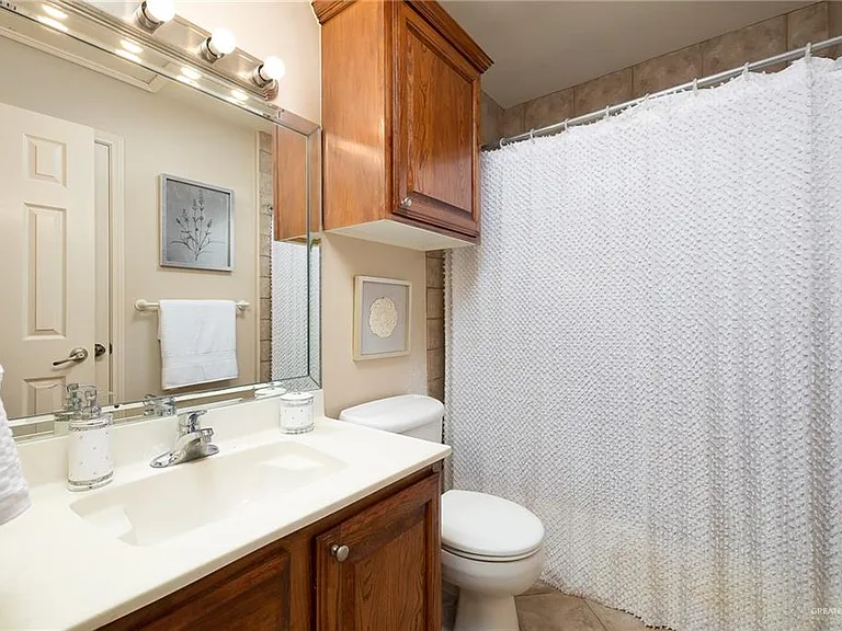 818 Hill Country Rd — Photo 14