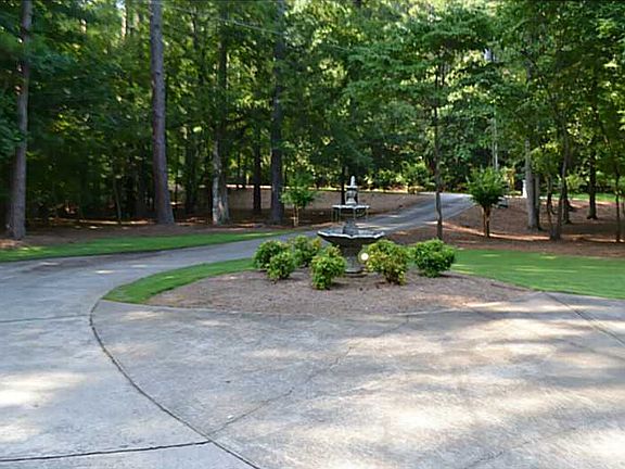 Long private driveway