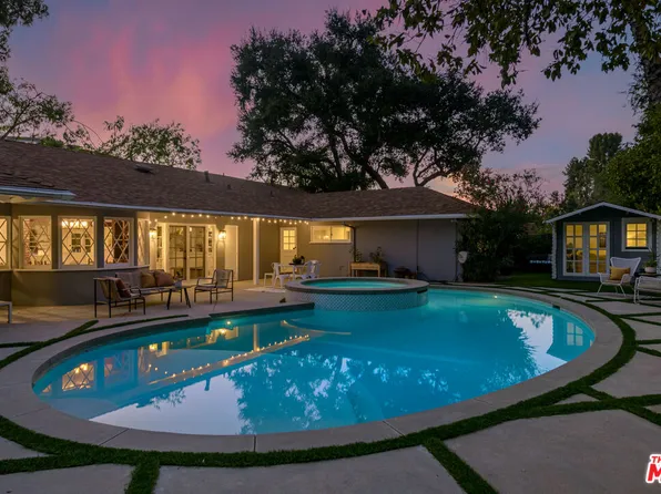 3856 Hayvenhurst Ave, Encino, CA 91436