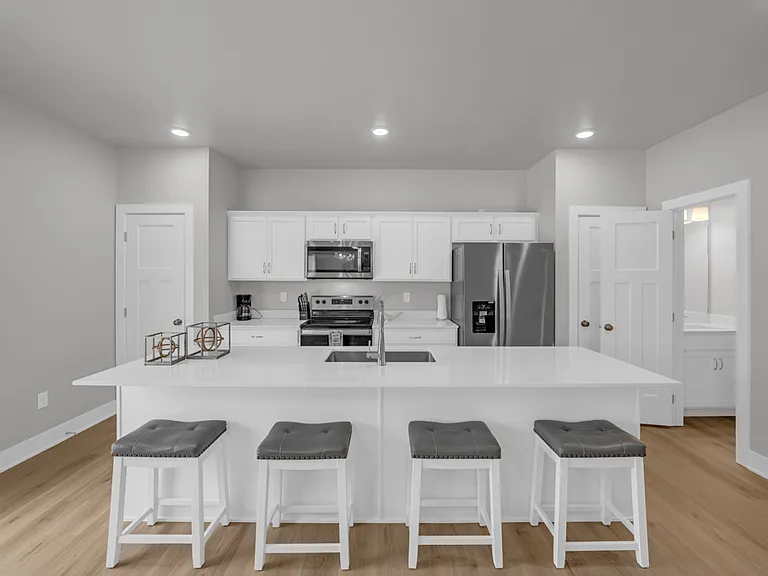690 SE Booth Ave — Photo 4