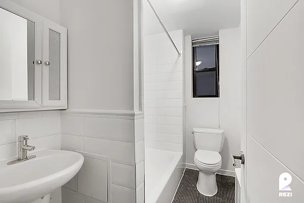 Rented by REZI | media 19