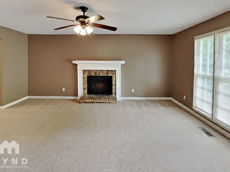 2574 Overlake Dr — Photo 5