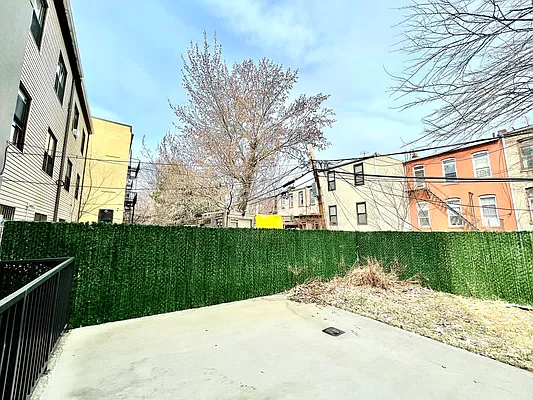 Rented by Pear NYC LLC | media 34