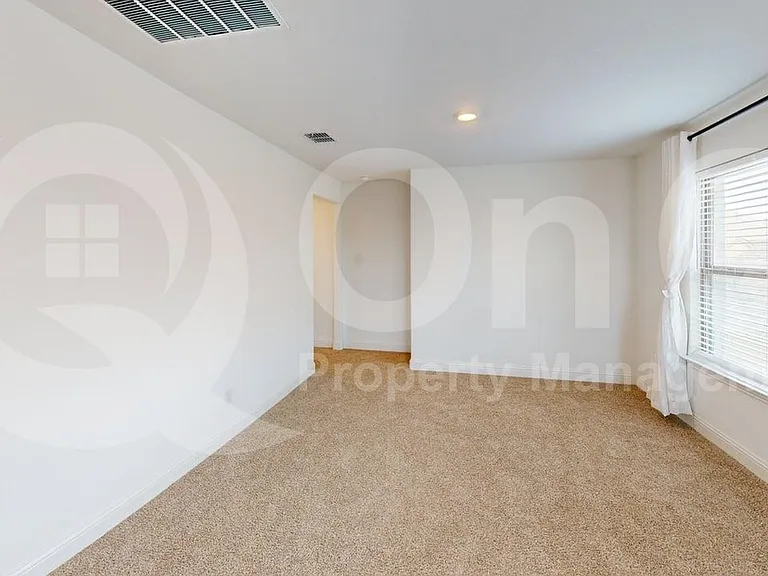 112 Baker St — Photo 15