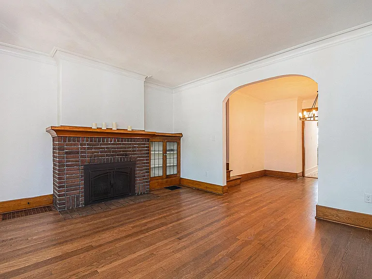 719 Fulton St E — Photo 7