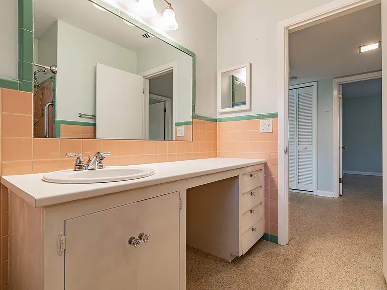 677 Oakwood Dr — Photo 13