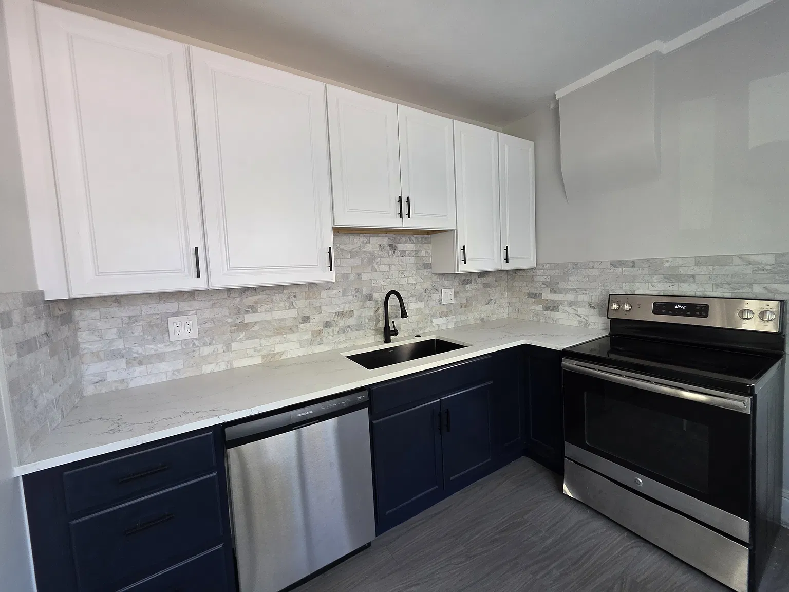 4 bed, 2460 sqft, $3,900 — Photo 4