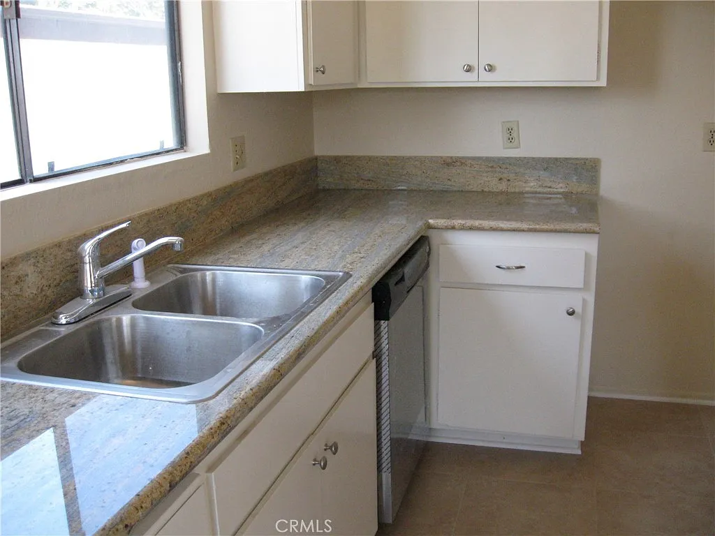 3 bed, 1600 sqft, $4,500 — Photo 4