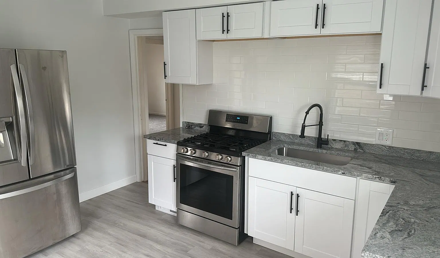3 bed, 1.5 bath, 1300 sqft, $2,200 — Photo 4