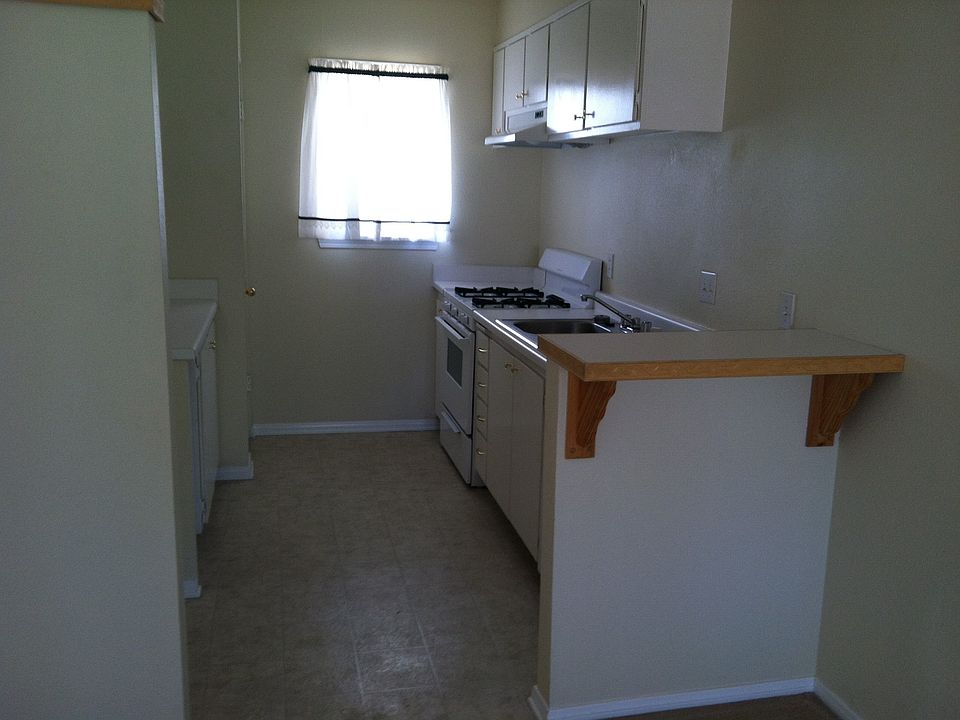 2nd image of 18 Aliso Ln