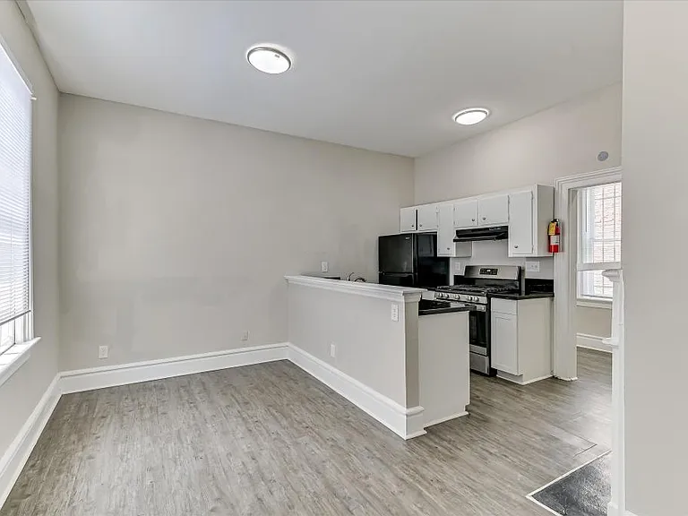 256 Walker St — Photo 9