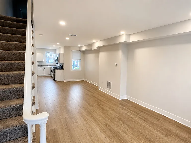 432 Bonsal St — Photo 2