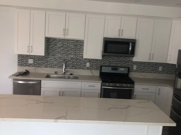 5th image of 5208 Lemona Ave #1