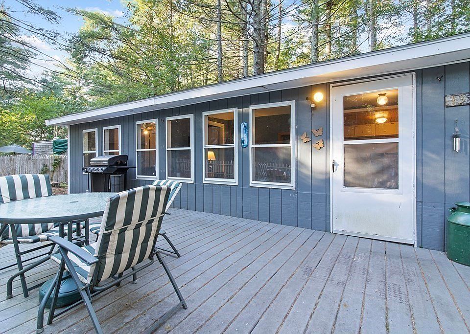 33 Wareham St Carver, MA Zillow Apartments for Rent in Carver