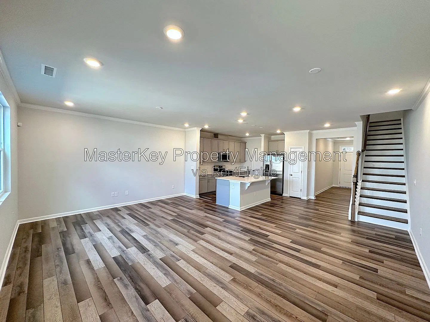 3 bed, 2.5 bath, 1817 sqft, $2,125 — Photo 2
