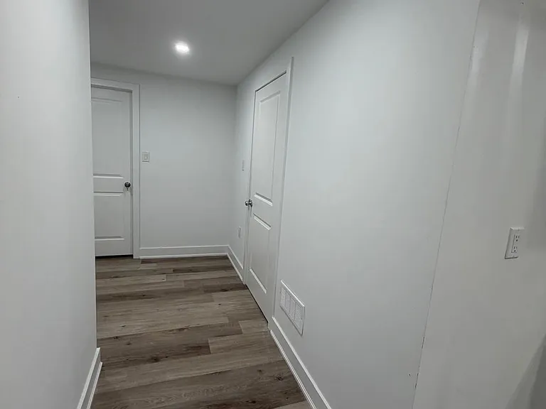 1612 Capri Cres #LOWER — Photo 13