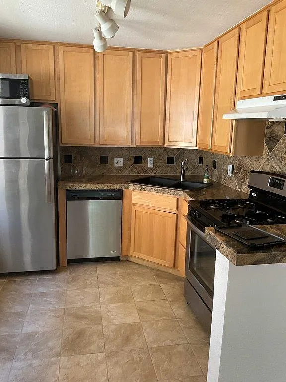 1 bed, 600 sqft, $1,310 — Photo 1