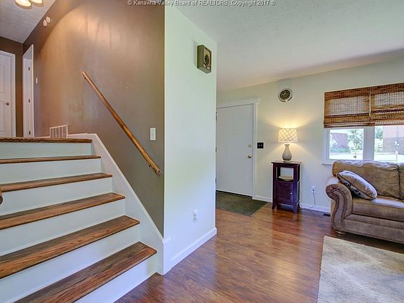 5th image of 9 Peach Tree Ln
