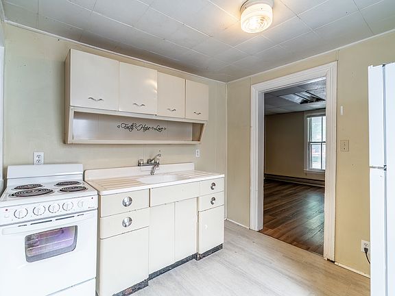 3rd image of 220 E Van Buren St #2