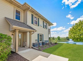 W173N5521 Ravenwood Dr, Menomonee Falls, WI 53051