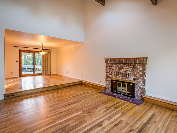 4th image of 5042 Picadilly Cir NW