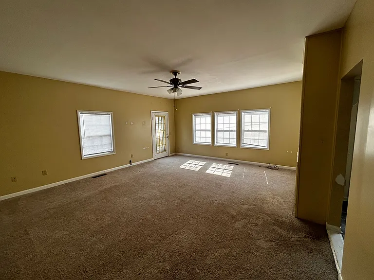 204 Cane Creek Ln — Photo 4