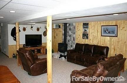 basement rec room
						:
						New carpet. Additional rooms:office area, workout room, workshop area.