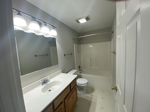 4th image of 517 E Linden St
