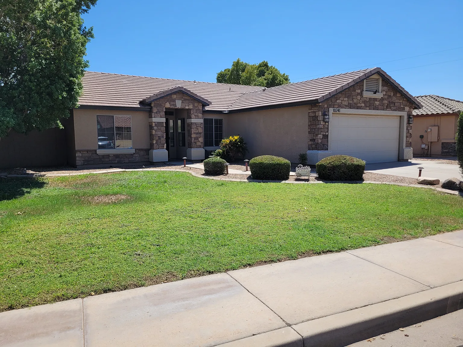 3 bed, 1436 sqft, $2,300 — Photo 1