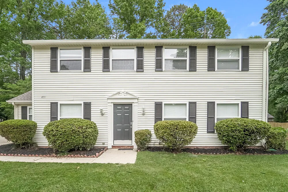 4 bed, 2.5 bath, 2574 sqft, $3,305 — Photo 4