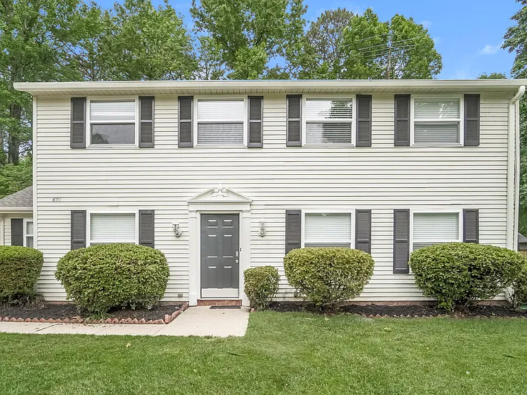605 Bundy Cir — Photo 4