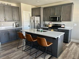 2913 Sunburst Dr, Ammon, ID 83406