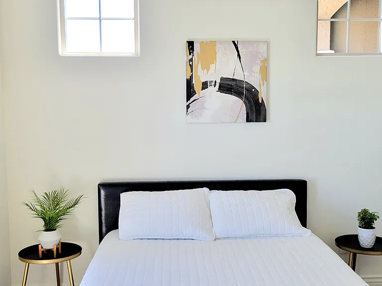 3142 N Los Alamos — Photo 1