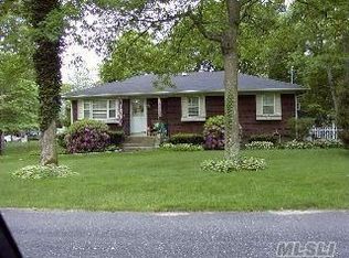 42 Ridge Rd, Shirley, NY 11967