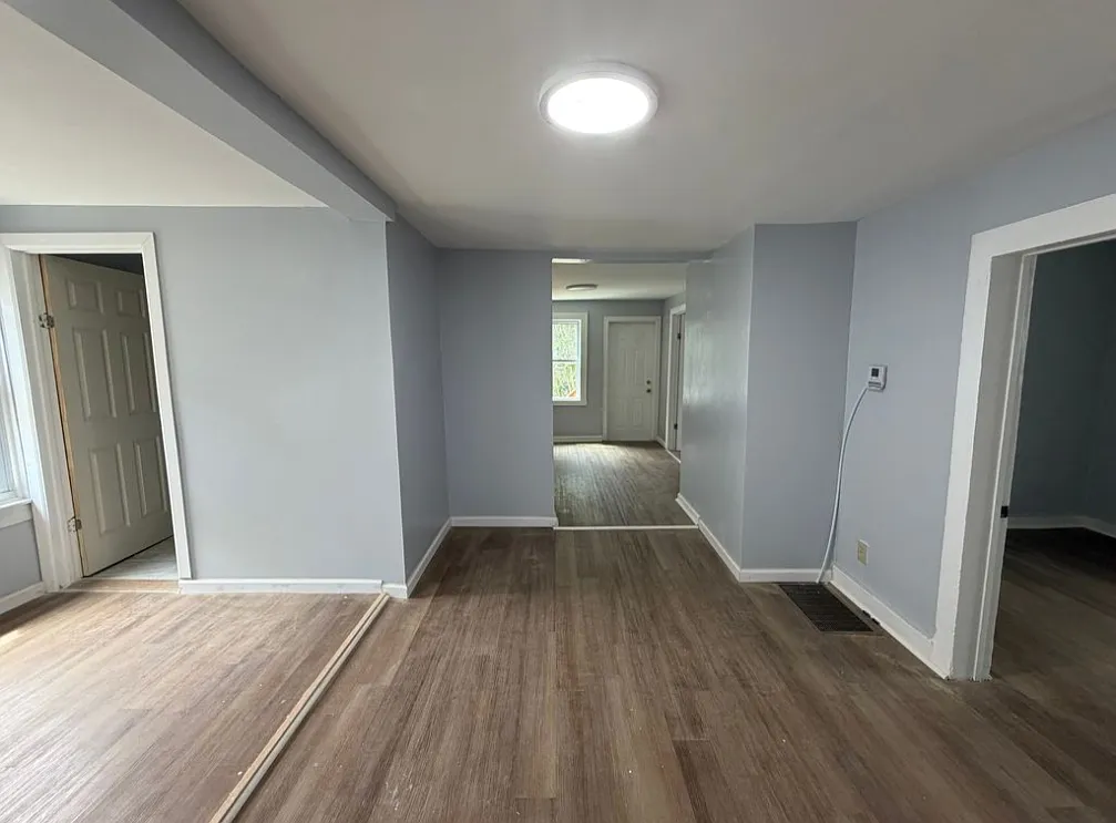 2 bed, 950 sqft, $1,300 — Photo 2